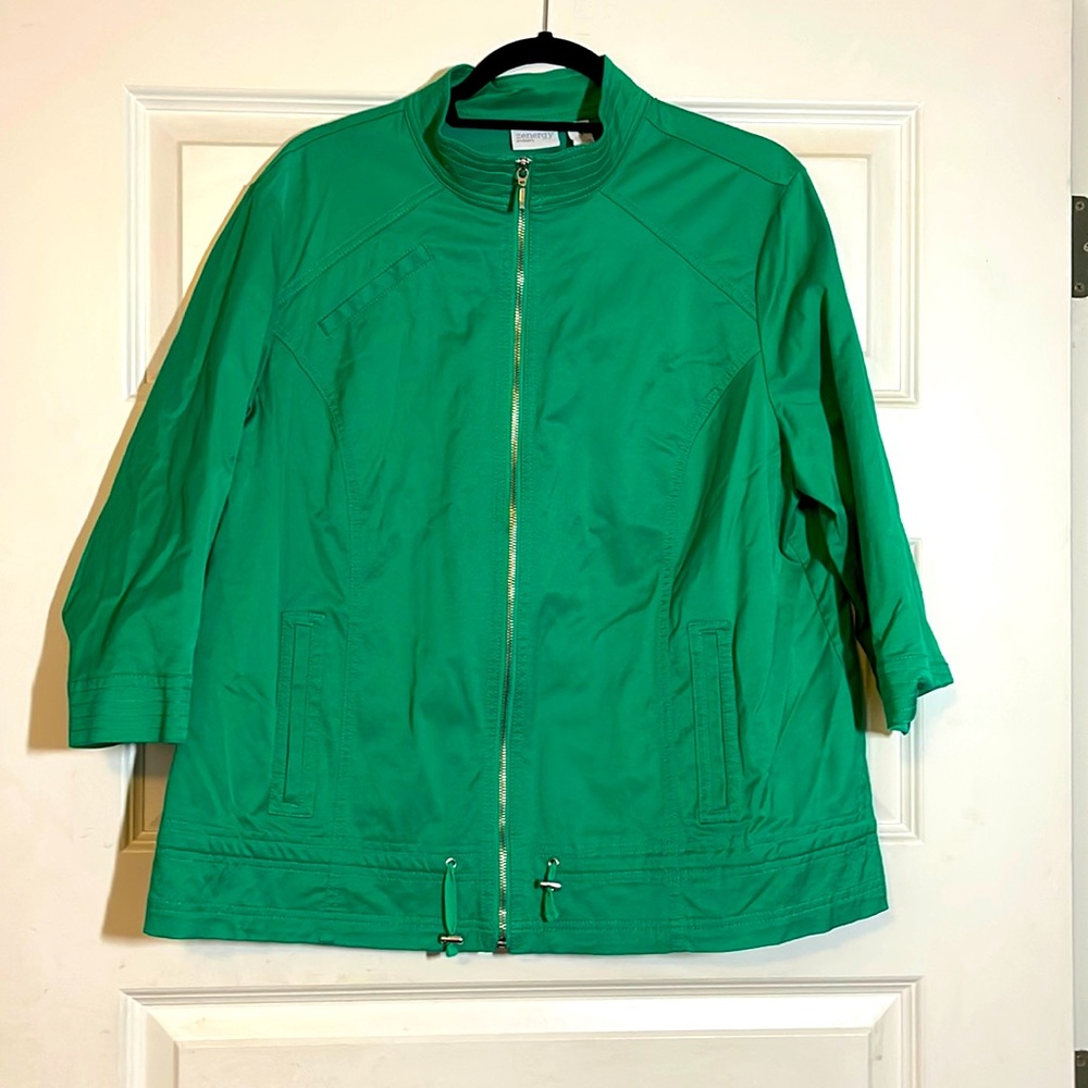 Get Ready For Spring With This Emerald Green Jack… - image 1